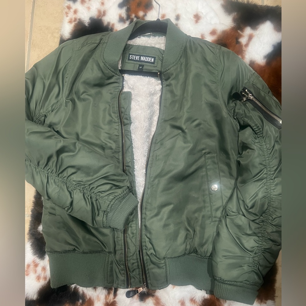 GREEN BOMBER JACKET (Steve Madden)💚💚💚